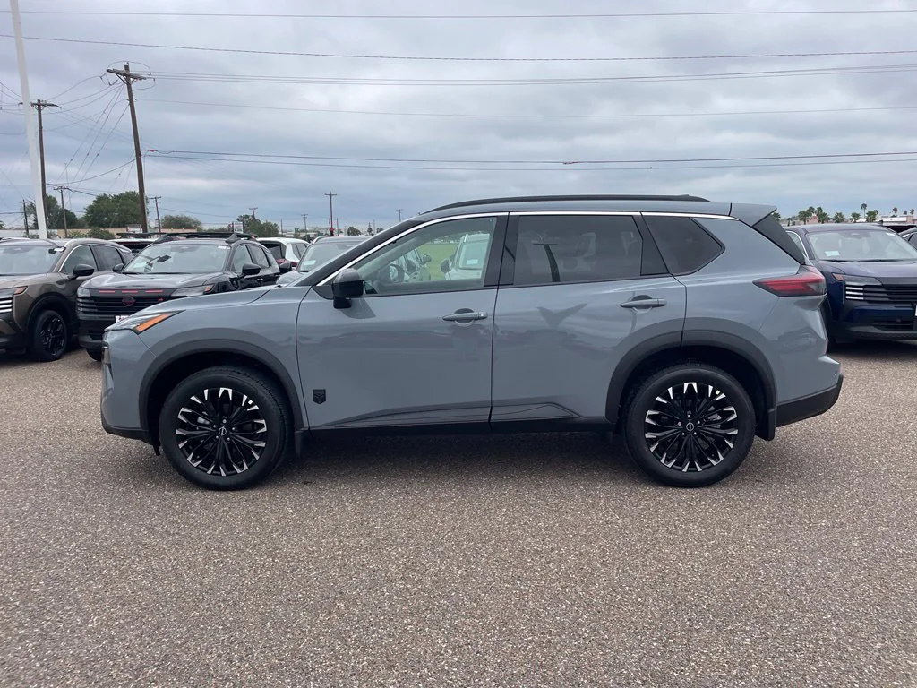 Used 2026 Gray Nissan Dark Armor image 4