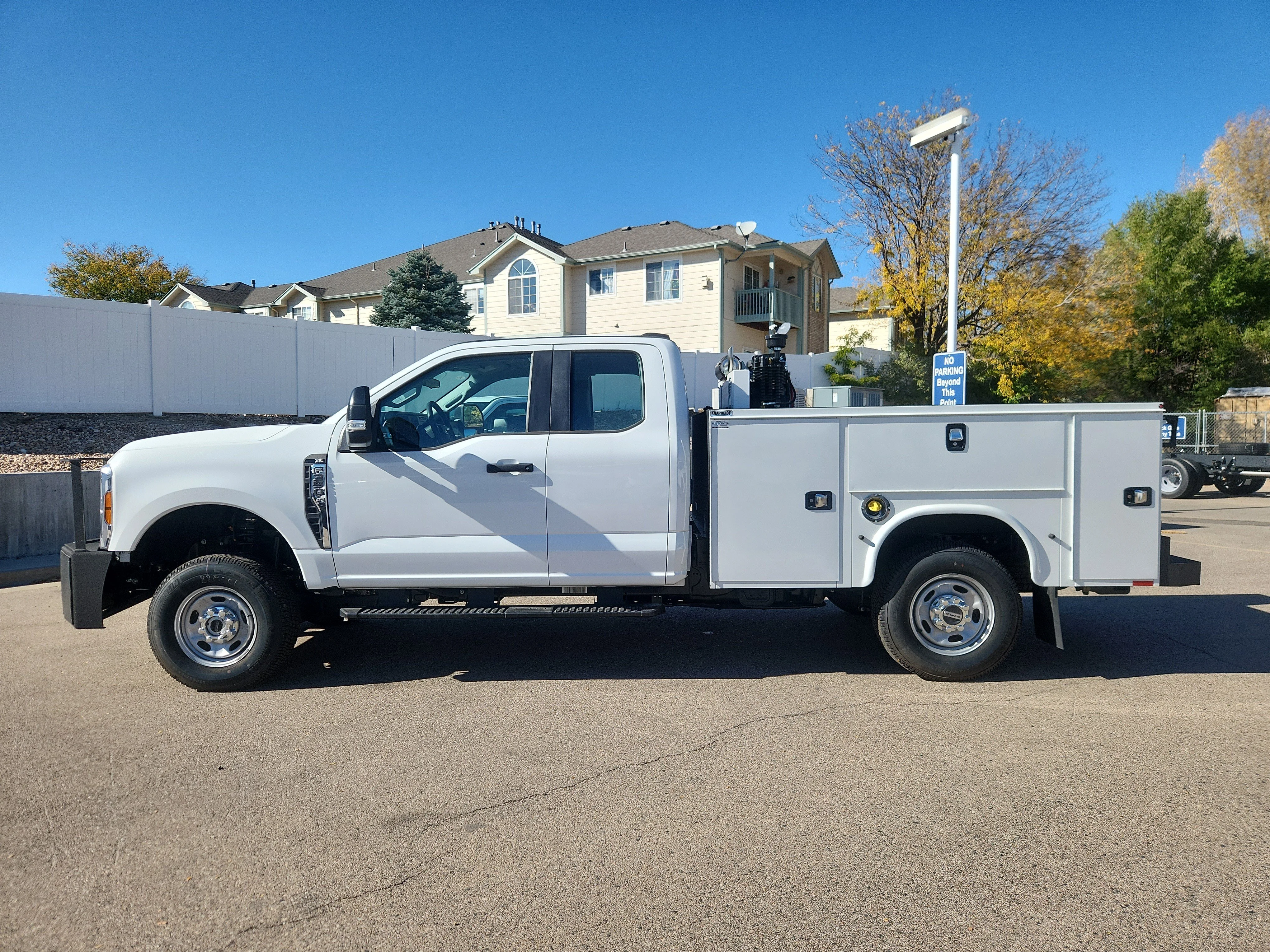 New 2024 Oxford White Ford XL image 2