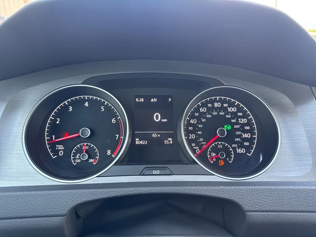Used 2016 Gray Volkswagen SE image 13