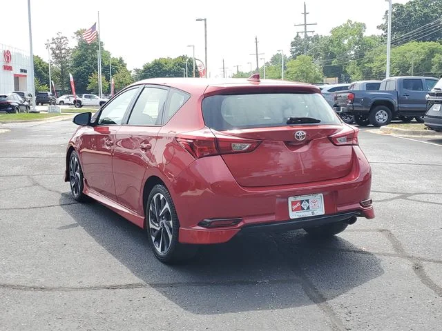 Used 2018 Red Toyota Base image 3
