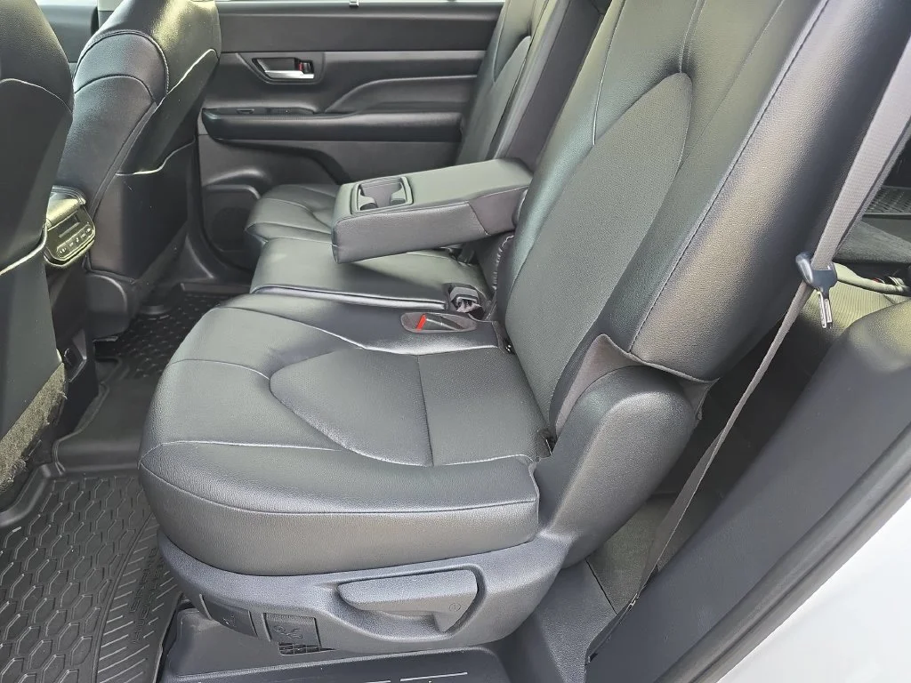 Used 2024  Toyota XLE image 24