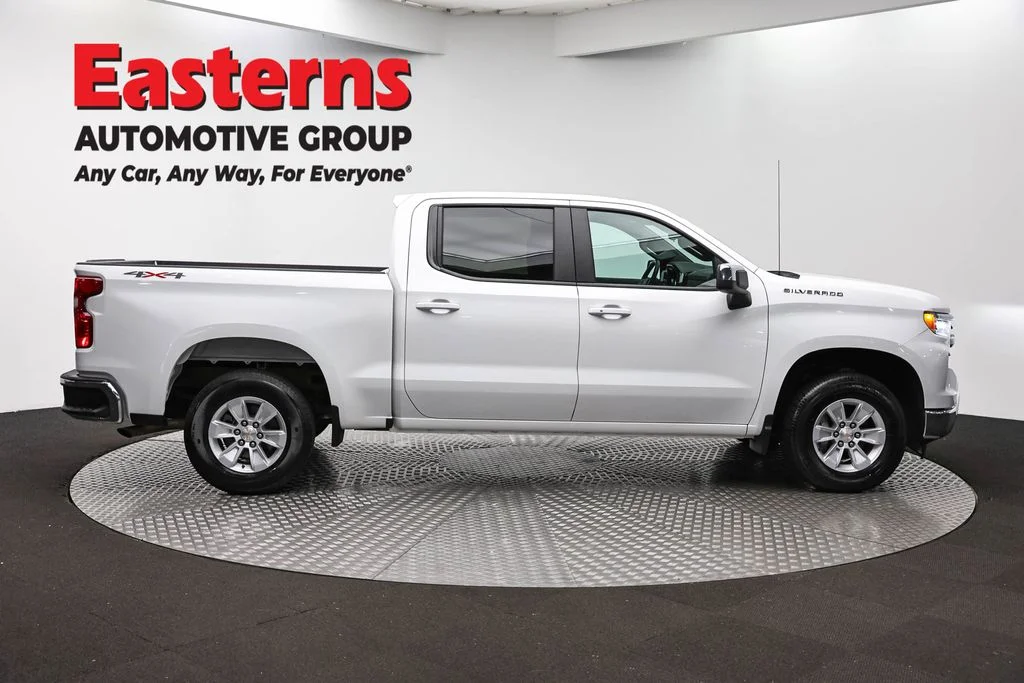 Used 2025 White Chevrolet LT image 4