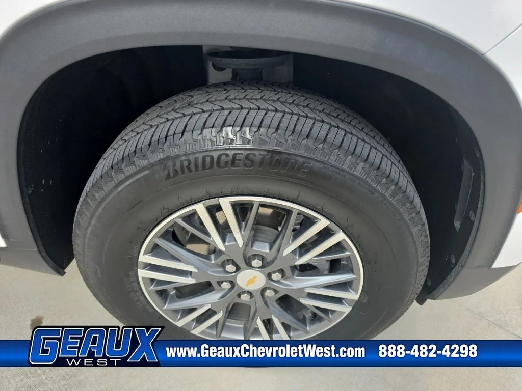 Used 2026 White Chevrolet LT image 9
