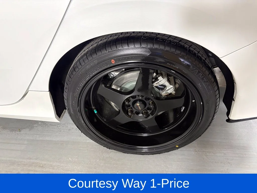 Used 2018 White Honda Si image 12