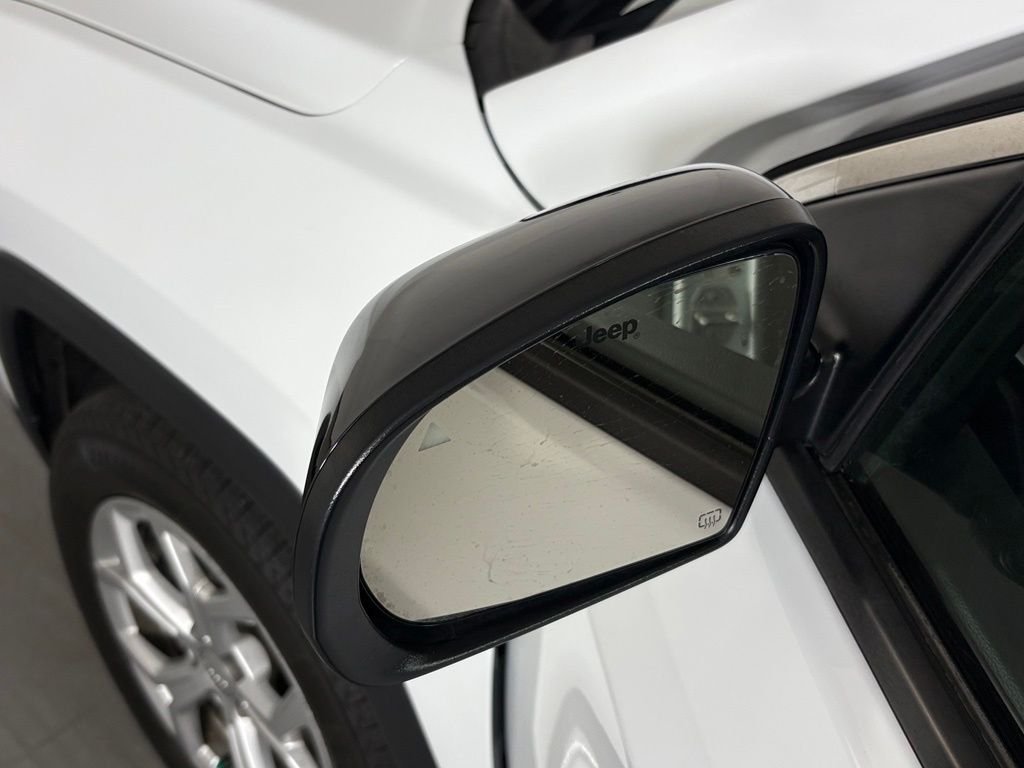 Used 2024 White Jeep Latitude image 13