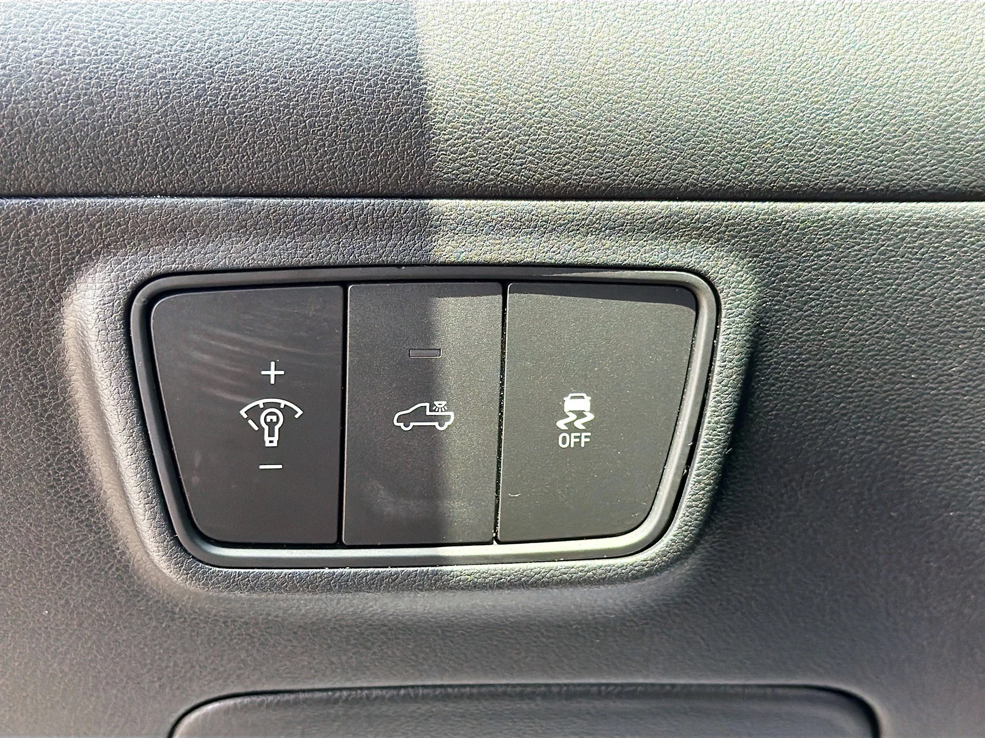 Used 2022 Phantom Black Hyundai SEL image 32