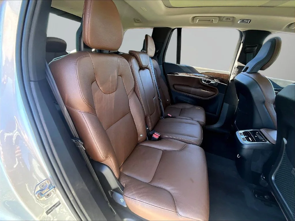 Used 2019 Silver Volvo T6 Momentum image 27