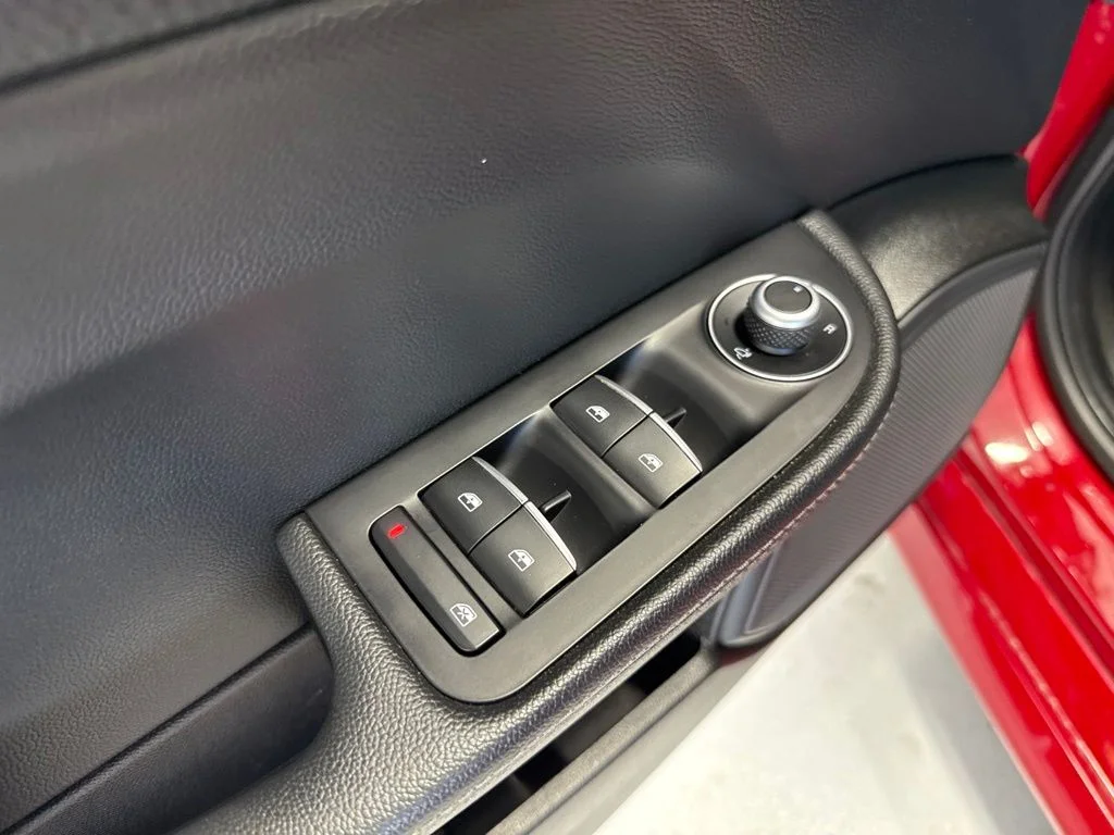 Used 2017 Red Alfa Romeo Base image 14