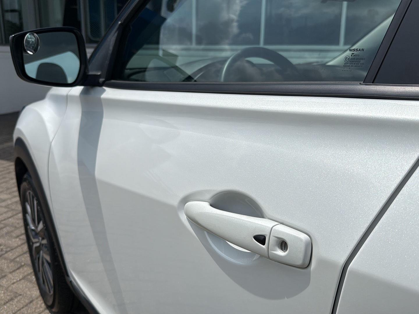Used 2023 Aspen White Tricoat/Super Black Nissan SV image 10