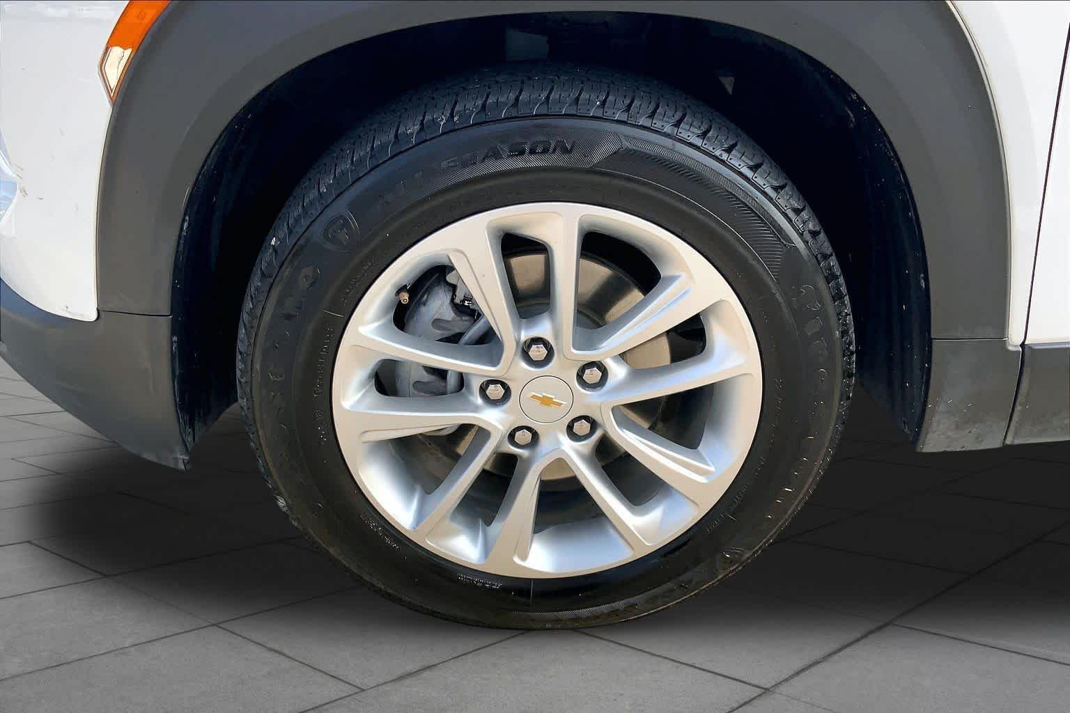 Used 2024 Summit White Chevrolet LS image 11