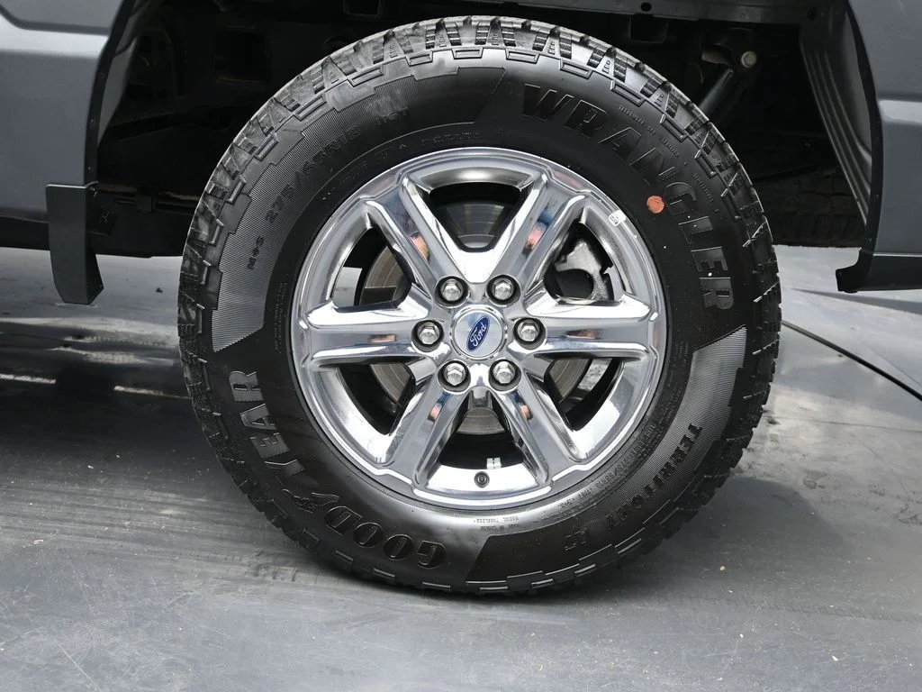 Used 2025 Gray Ford XLT image 9