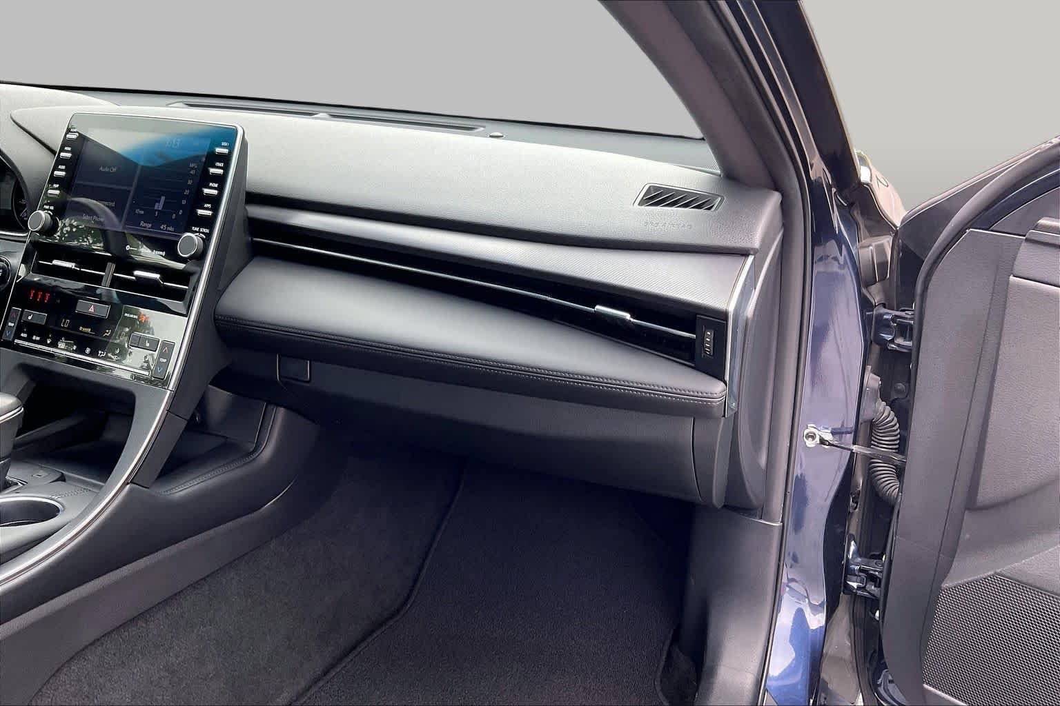 Used 2019 Parisian Night Pearl Toyota XSE image 18