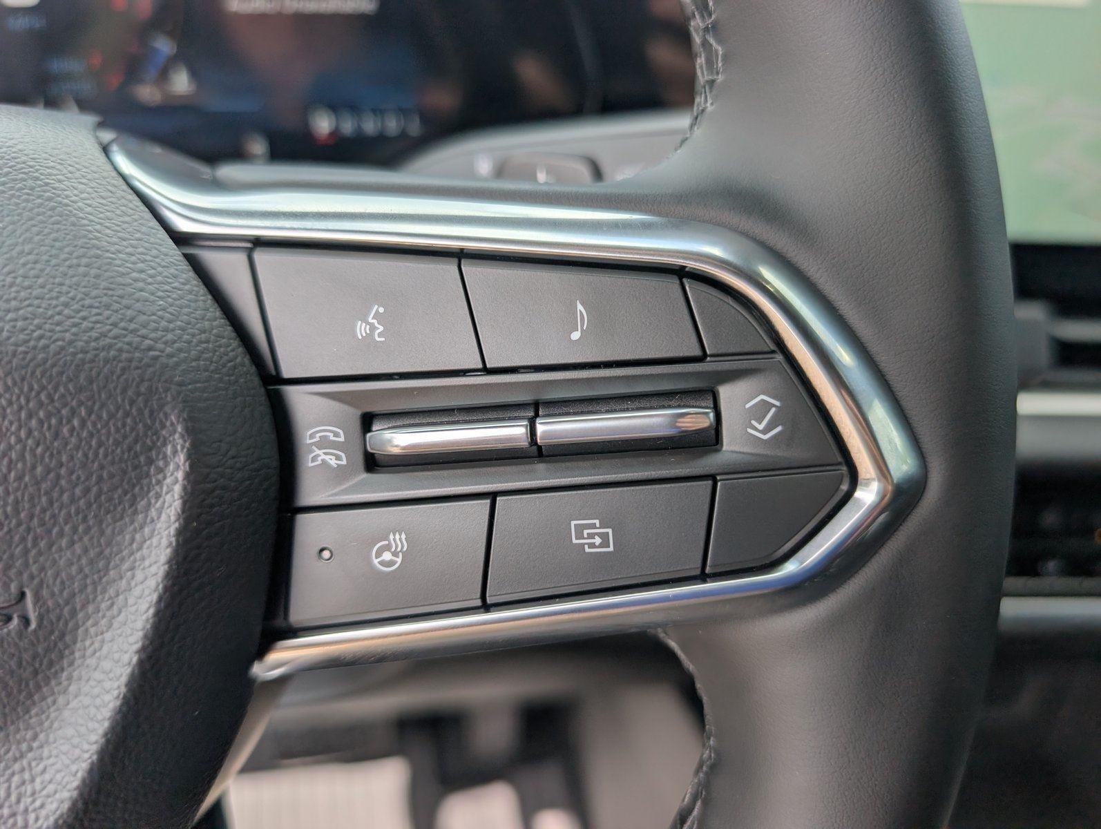 2027 Chevrolet Equinox LT - Photo 24