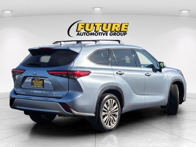 Used 2021  Toyota Platinum image 4