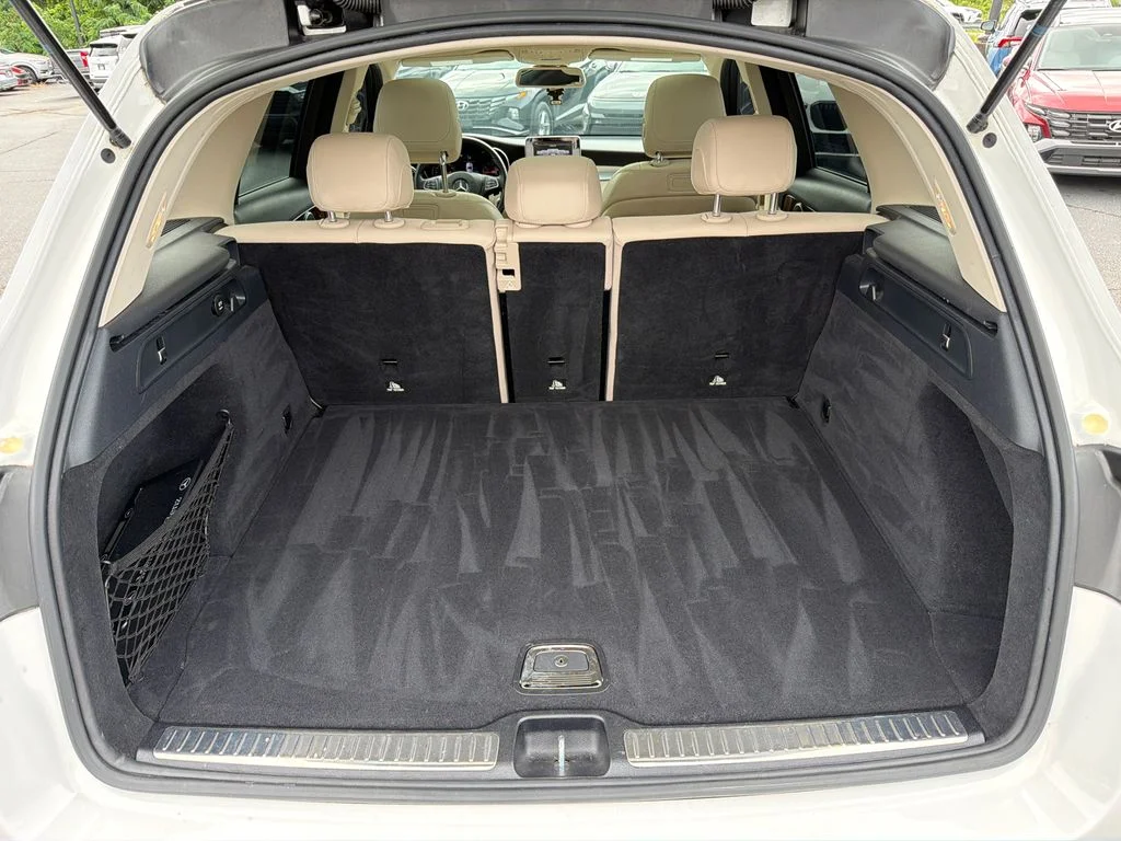 Used 2019  Mercedes-Benz GLC 300 image 18