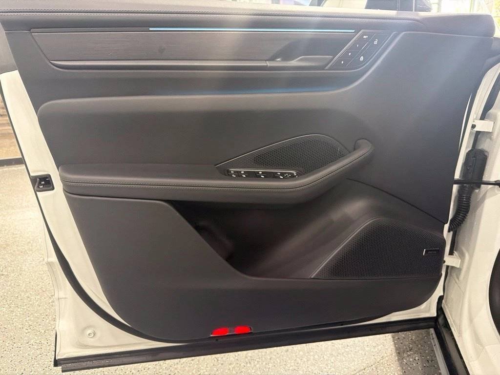 2026 Porsche Macan GTS - Photo 23