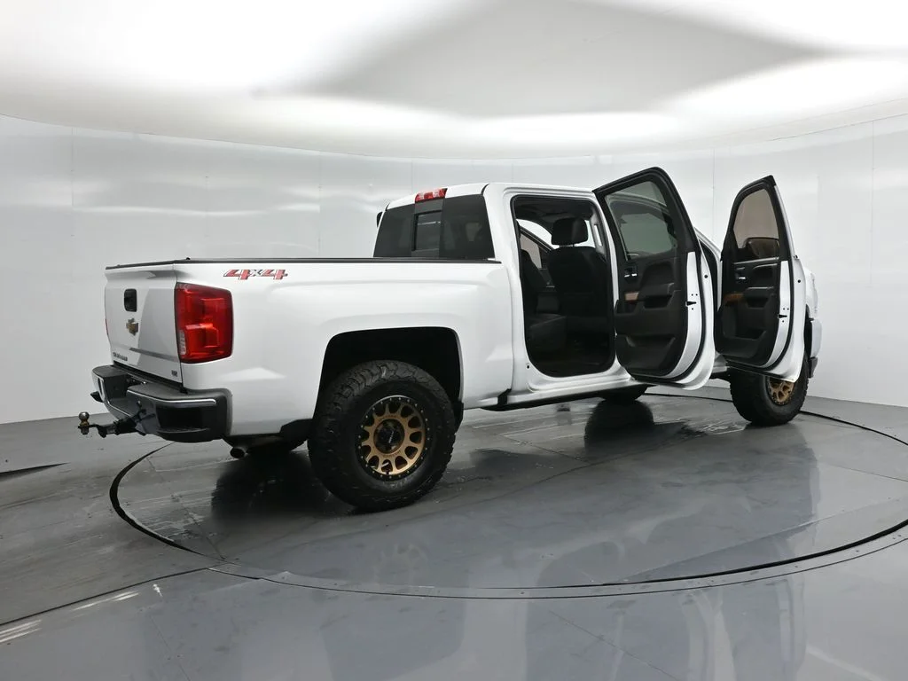 Used 2018 White Chevrolet LTZ image 5