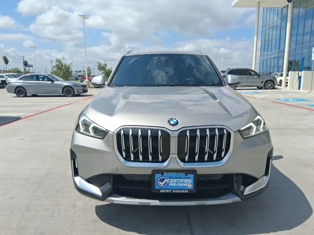 Used 2024  BMW xDrive28i image 2