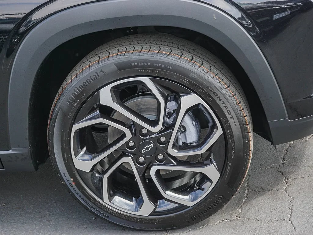 New 2026 Mosaic Black Metallic Chevrolet 2RS image 9