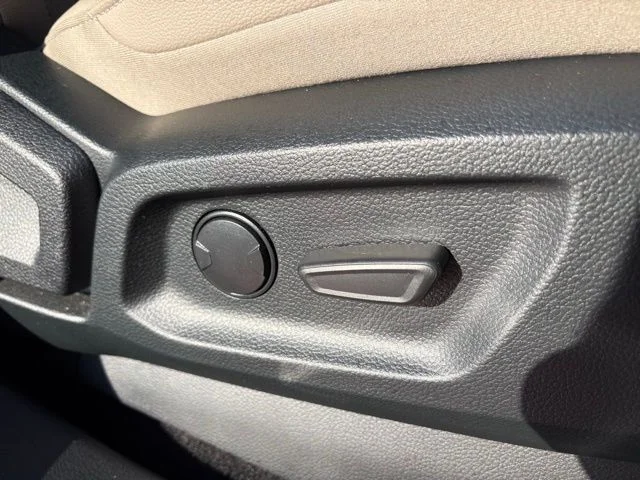 Used 2022 Red Ford Lariat image 31