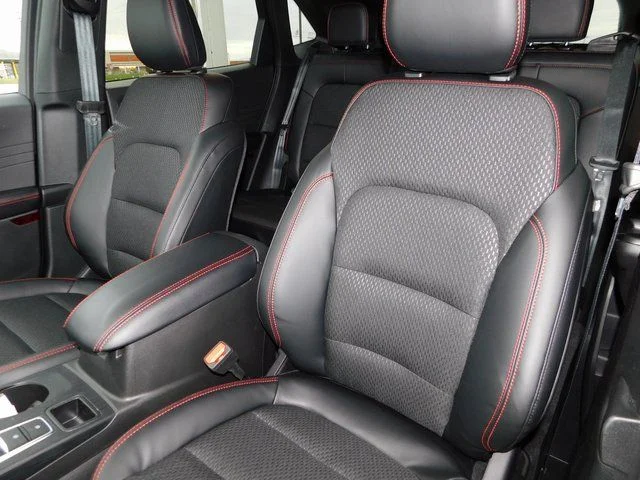 New 2026 Agate Black Metallic Ford ST-Line Select image 15