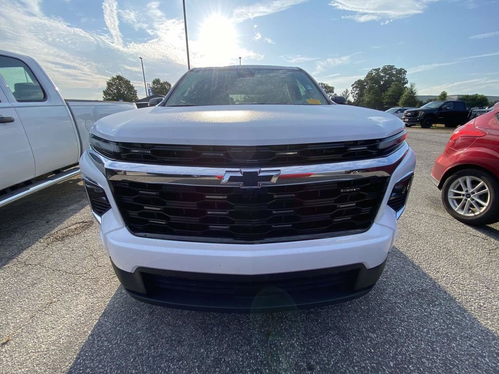 Used 2025 Summit White Chevrolet LT image 2