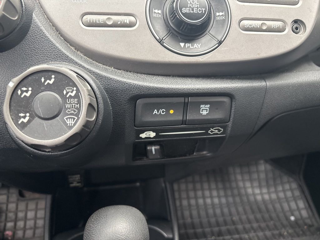 Used 2013  Honda Base image 22