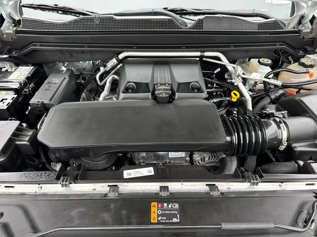 Used 2025 Summit White Chevrolet WT/LT image 8