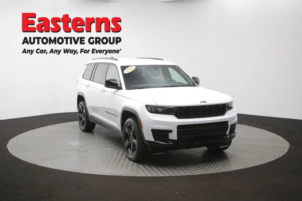 Used 2023 White Jeep Altitude image 52