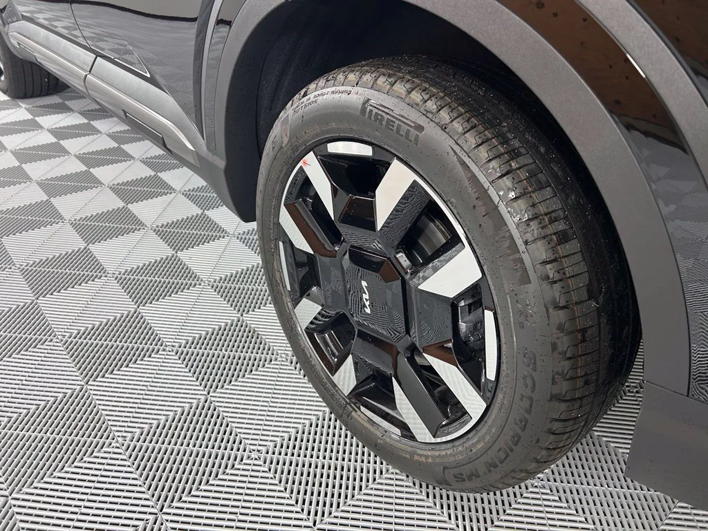 New 2027 Ebony Black Kia S image 22