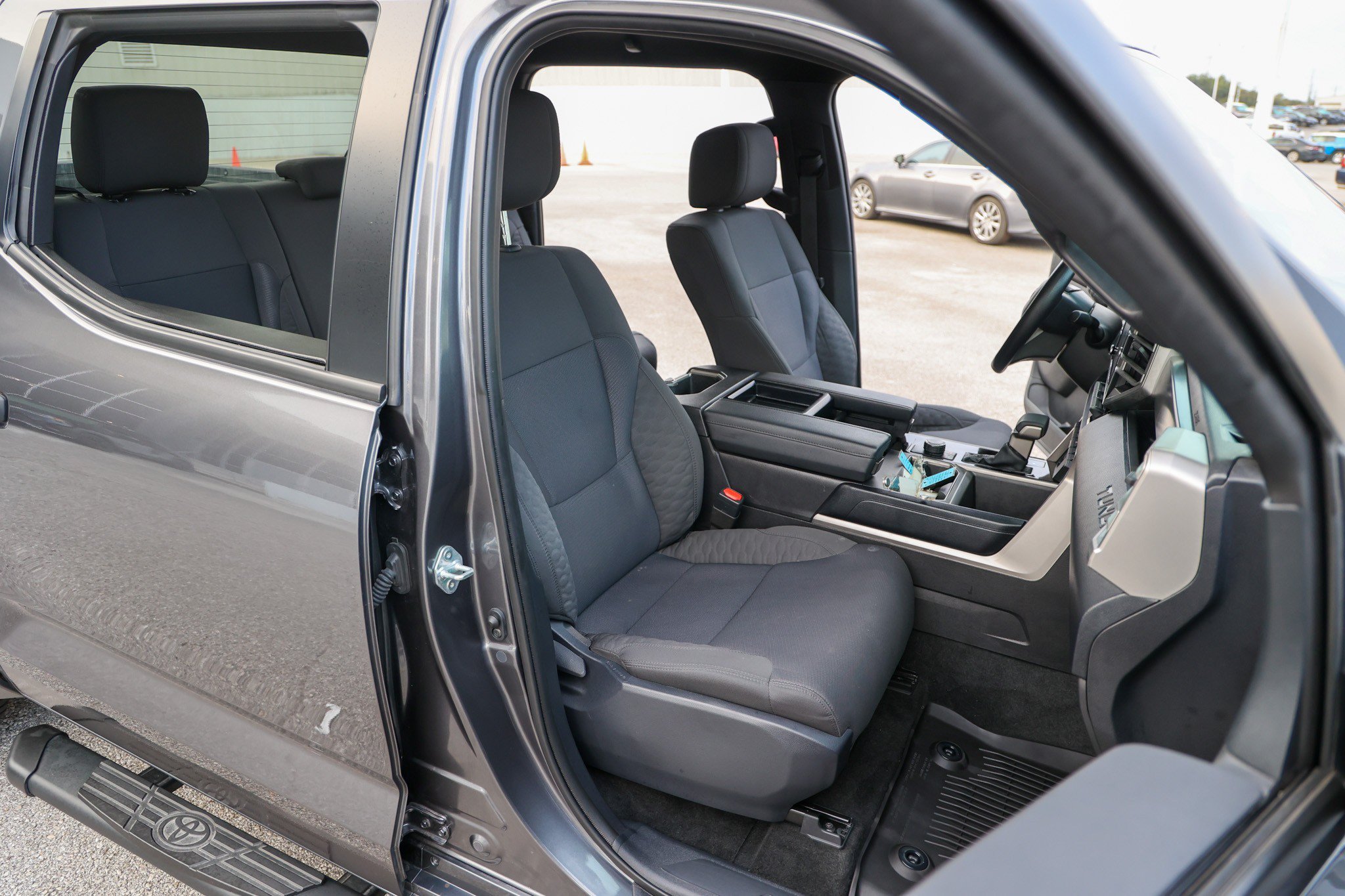 Used 2025 MAGNETIC GRAY MET Toyota SR5 image 40