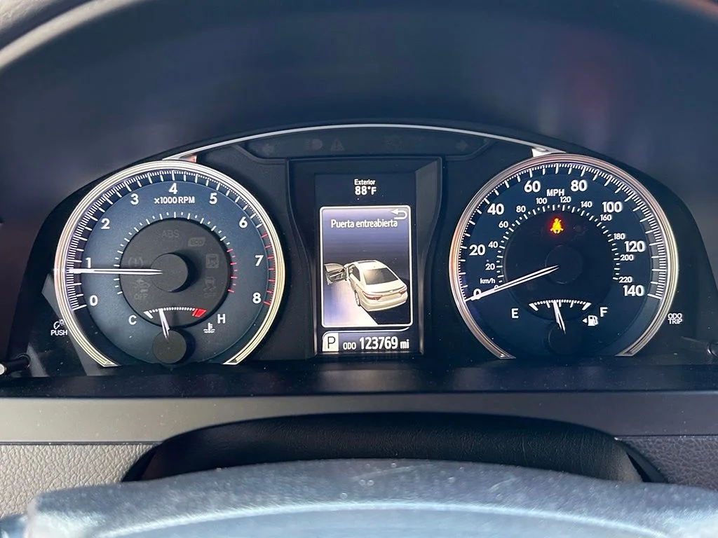 Used 2016 White Toyota LE image 18