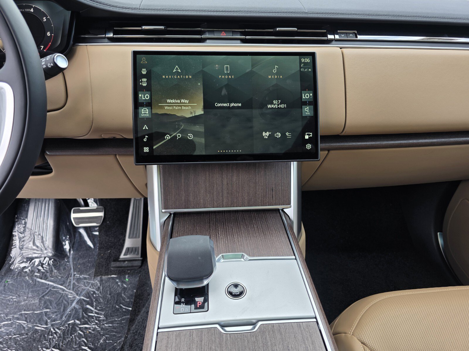 New 2026 Belgravia Green Land Rover SE image 15