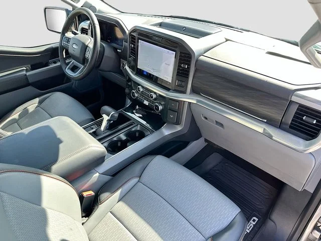 Used 2025 Silver Ford Lariat image 29