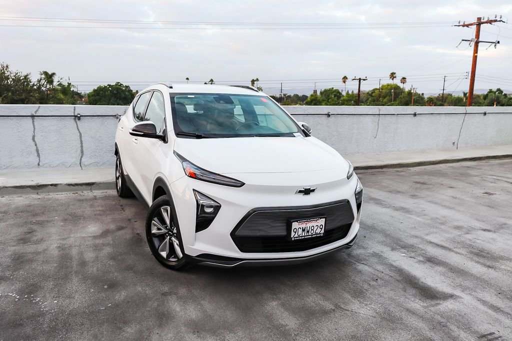 Used 2022 Chevrolet Bolt EUV LT with VIN 1G1FY6S0XN4122246 for sale in Claremont, CA