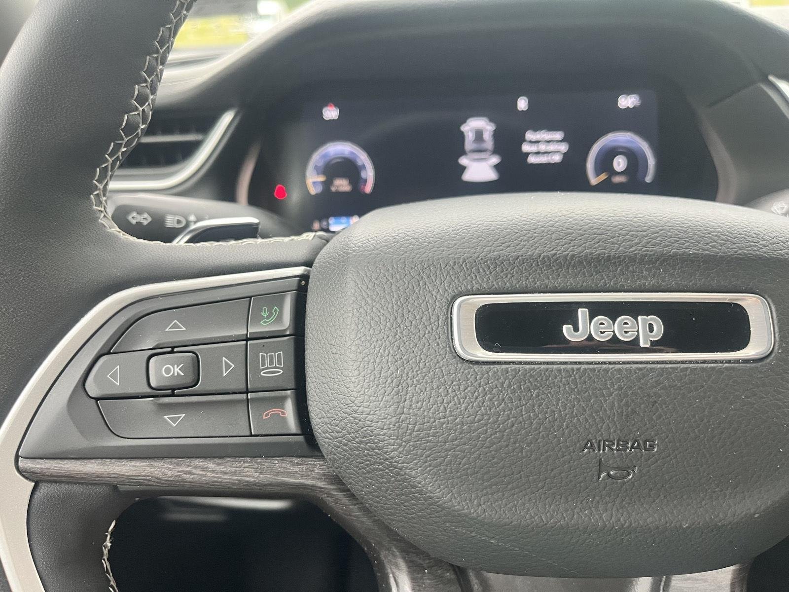 Used 2023 Rocky Mountain Pearlcoat Jeep Limited image 24