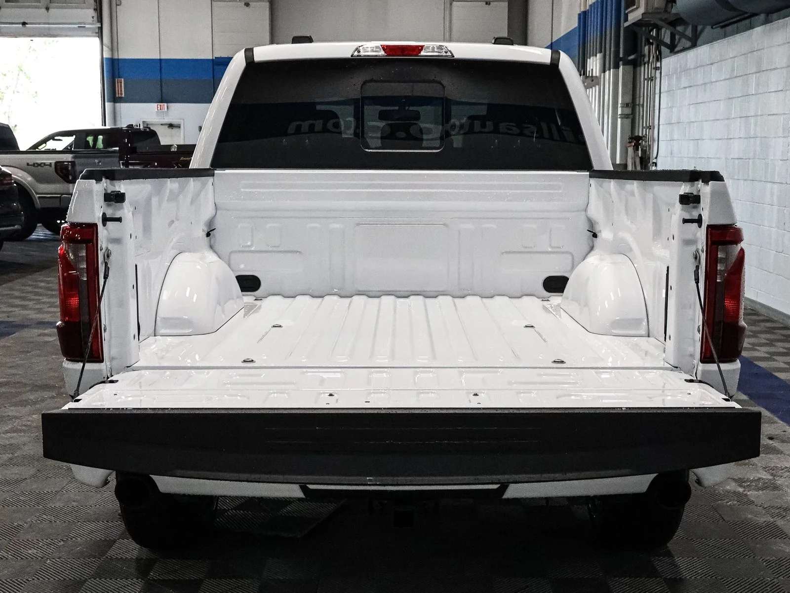 New 2026 Oxford White Ford XLT image 18