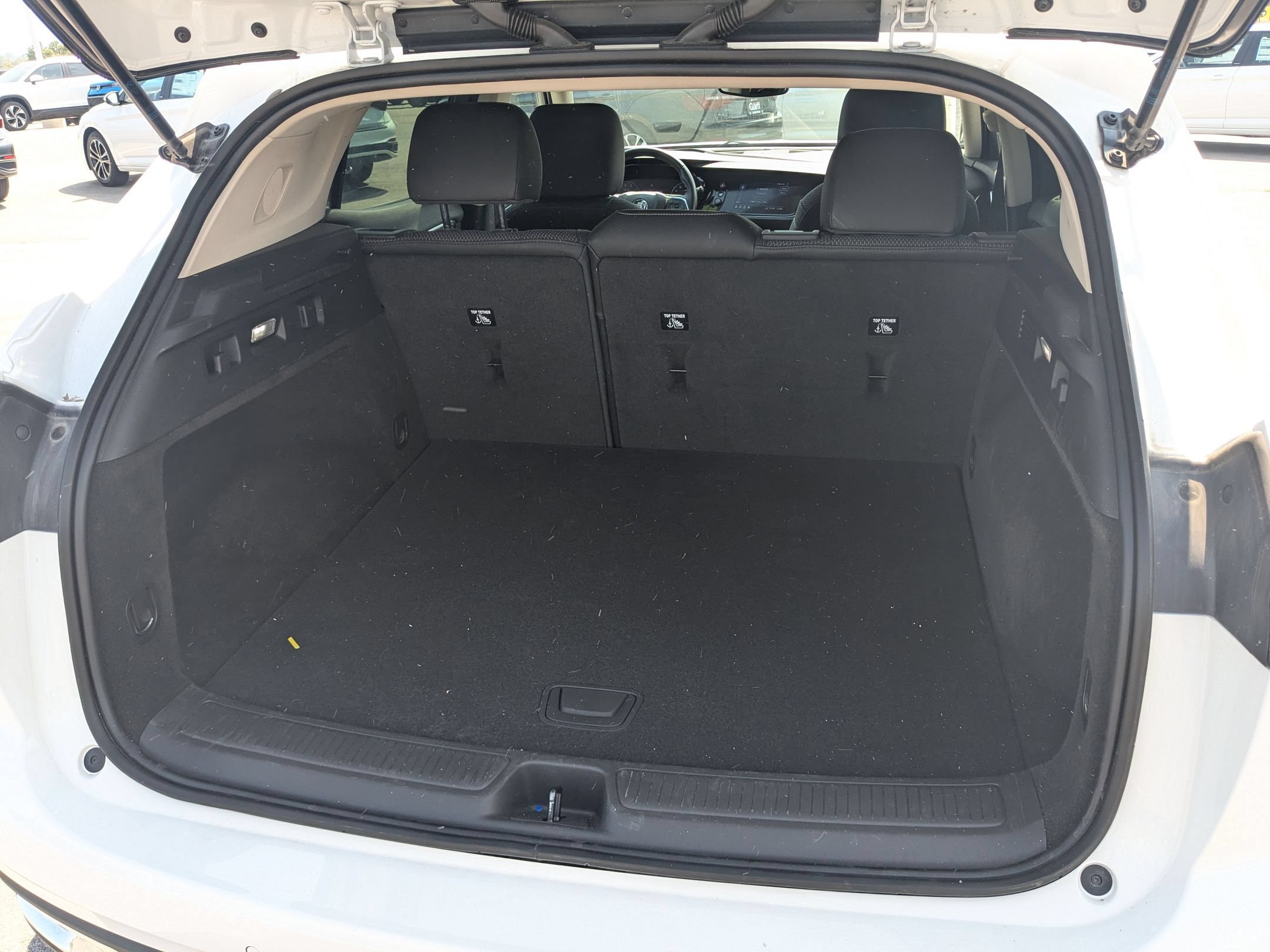 Used 2022 Summit White Buick Preferred image 28