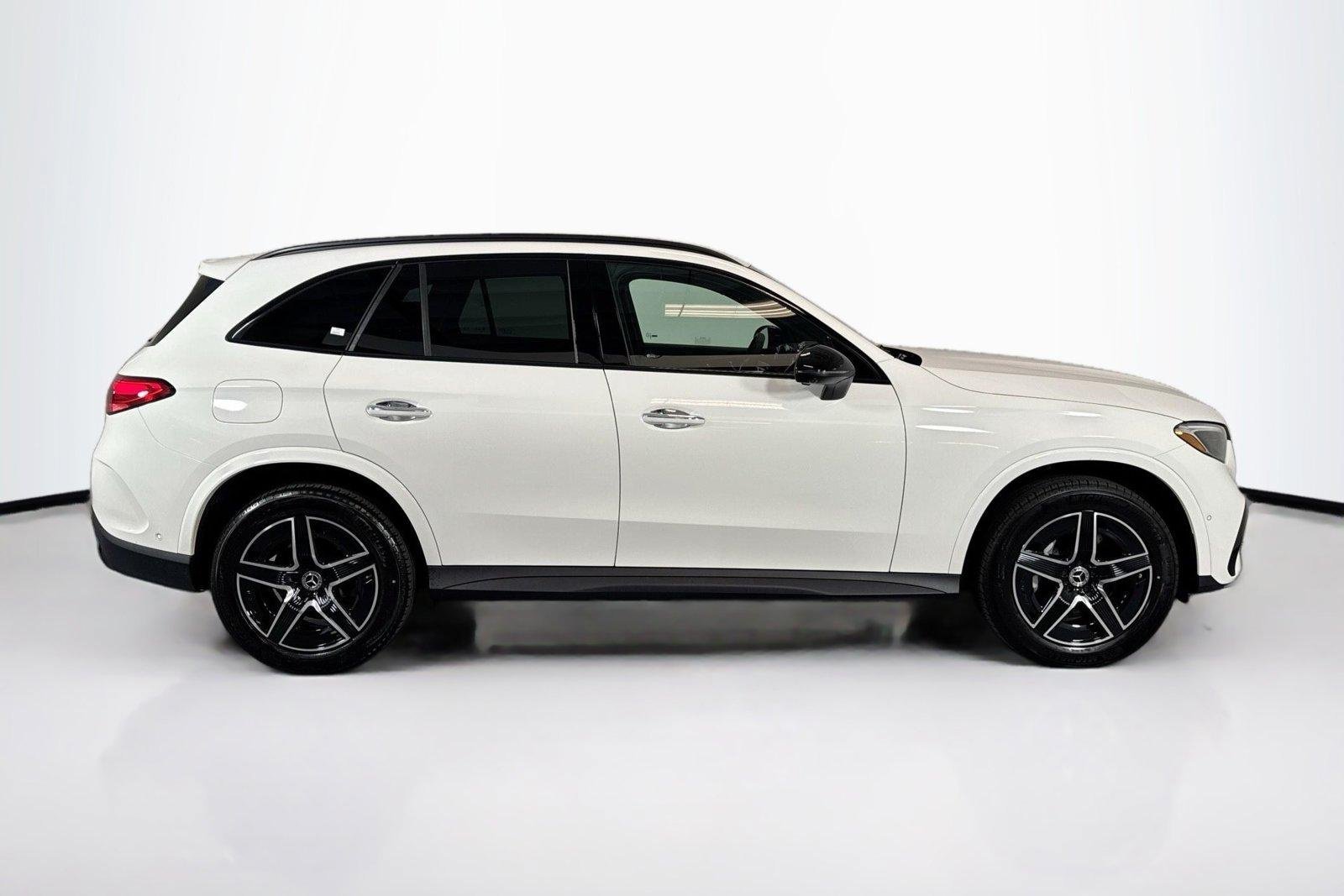 New 2026 Polar White Mercedes-Benz GLC 300 image 4