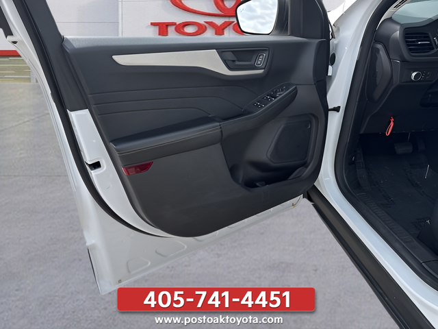 Used 2022 White Ford SE image 11