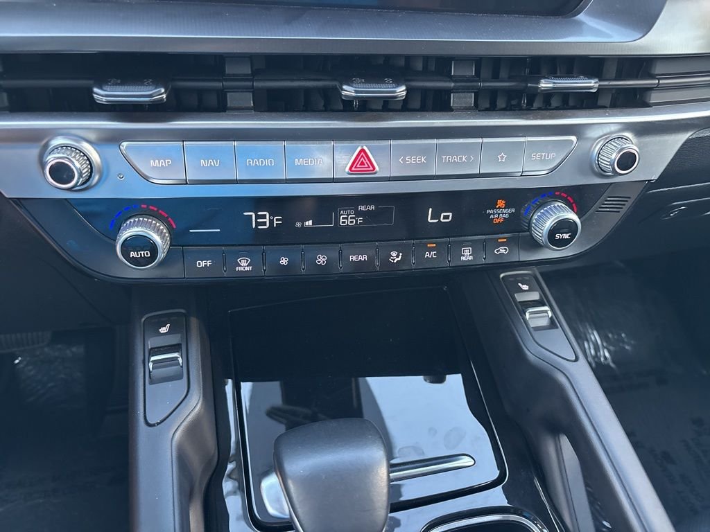 Used 2025 Silver Kia S image 27