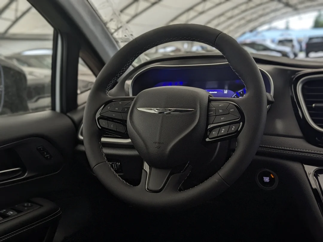 New 2026 White Chrysler Select - - AWD - 3.6L Pentastar V6 - Adaptive Cruise Control - Blind Spot Monitor & More! image 15