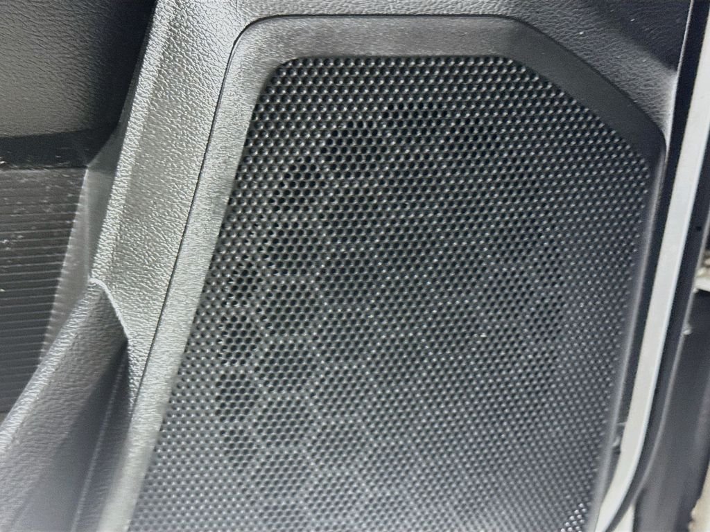 Used 2018 Bright White Clearcoat Ram SLT image 22