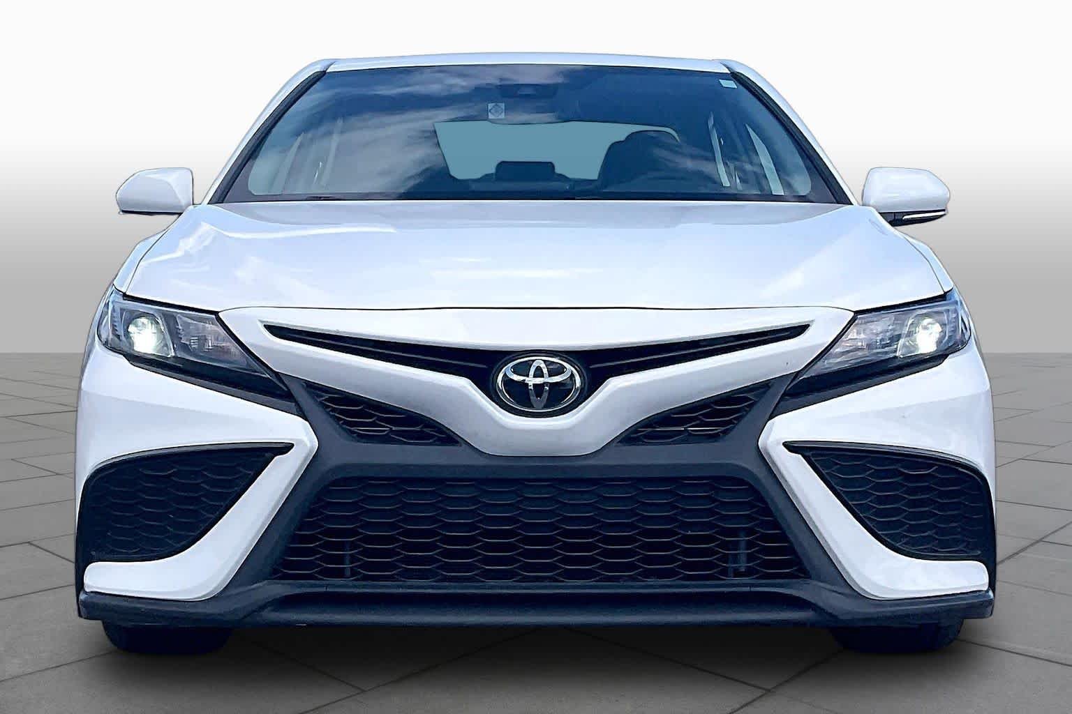 Used 2023 Ice Cap Toyota SE image 4