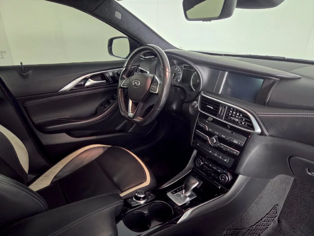 Used 2018 Ink Blue INFINITI Sport image 32