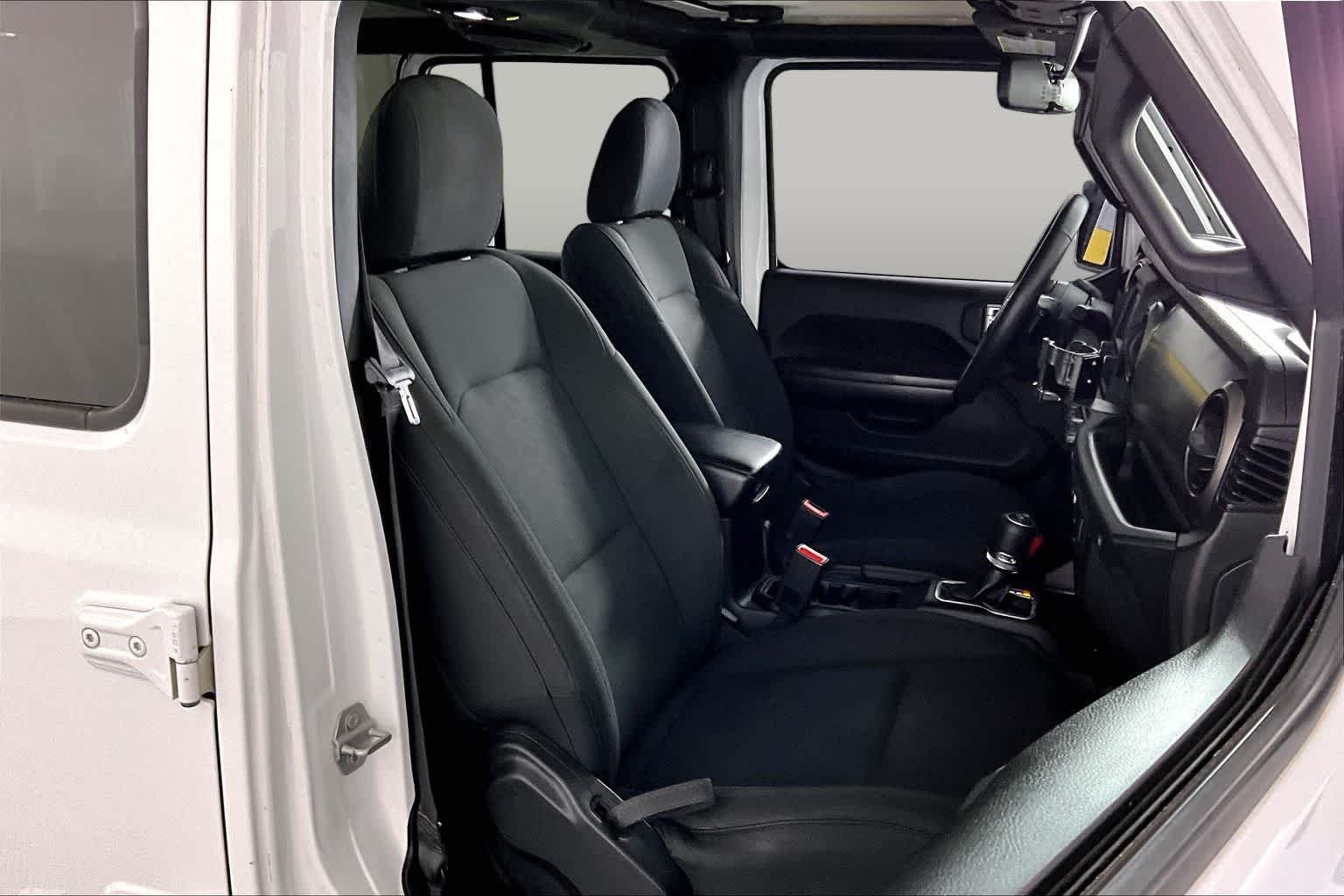 Used 2018 Bright White Clear Coat Jeep Sport S image 9