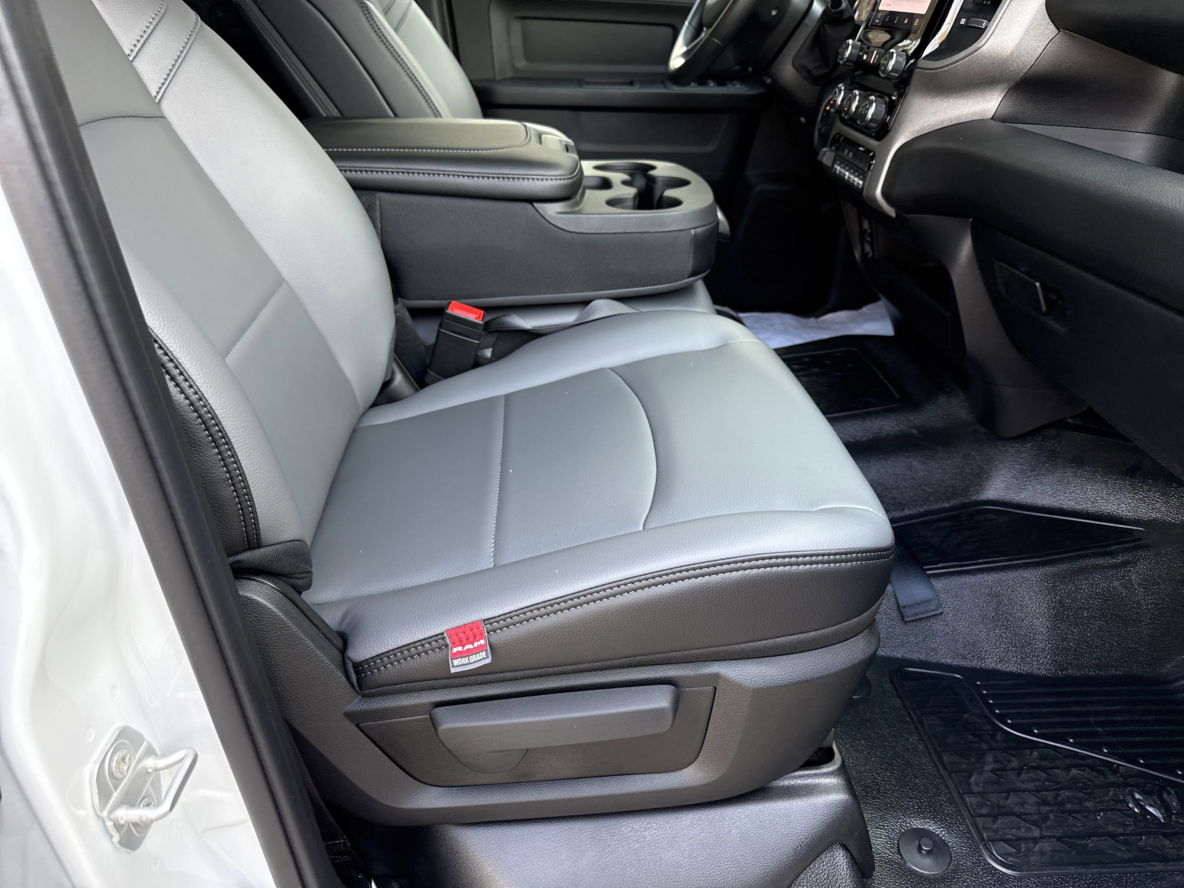 New 2026 Bright White Clearcoat RAM Tradesman image 16