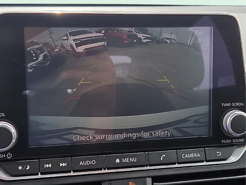 Used 2025  Nissan SV image 17