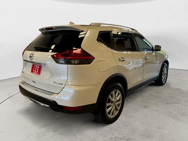 Used 2017 Glacier White Nissan SV image 5