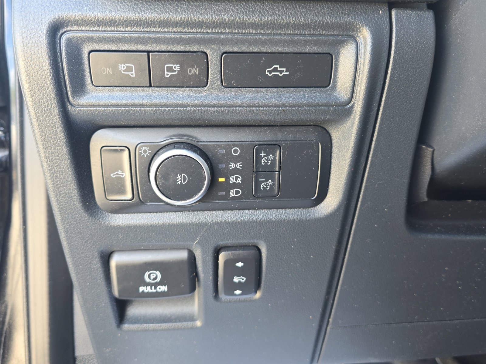 Used 2022 Black Metallic Ford Tremor image 27